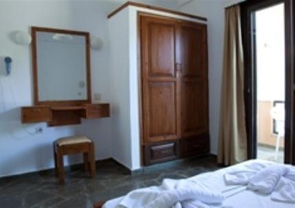 Pergamos Village Kolymbari Room photo