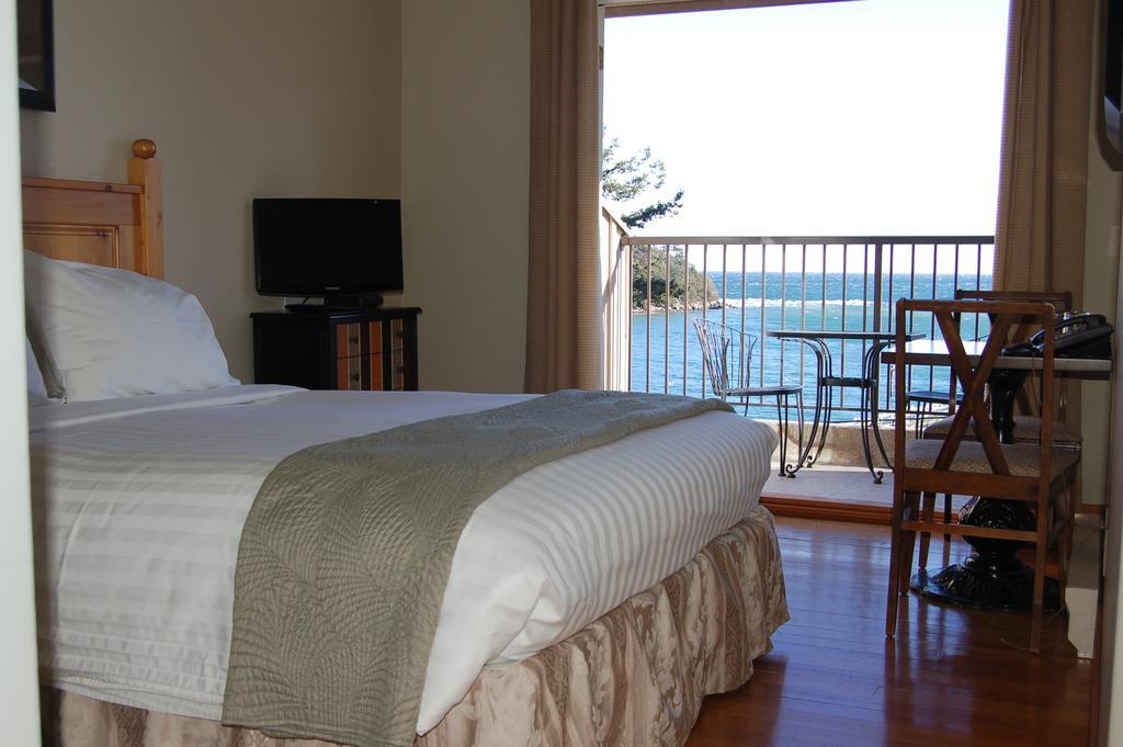 Mayne Island Resort Bennett Bay Exterior photo