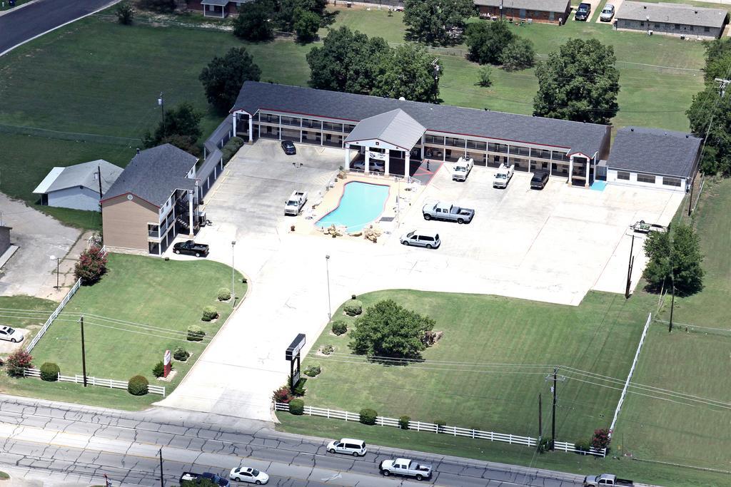 Relax Inn Mineral Wells Exterior photo