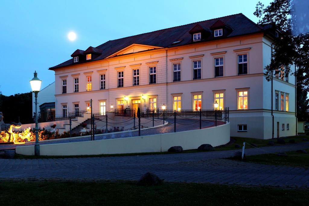 Landhotel Schloss Teschow Teterow Exterior photo