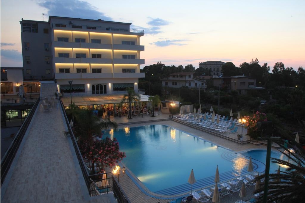 Hotel Santa Lucia Le Sabbie D'Oro Cefalu Exterior photo