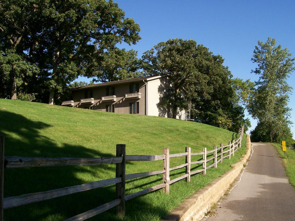 The Lodge Resort Hotel Forest City Exterior photo