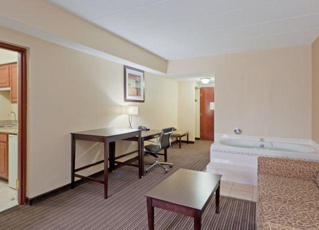 Holiday Inn Express Hotel & Suites Charleston-Southridge, An Ihg Hotel Room photo