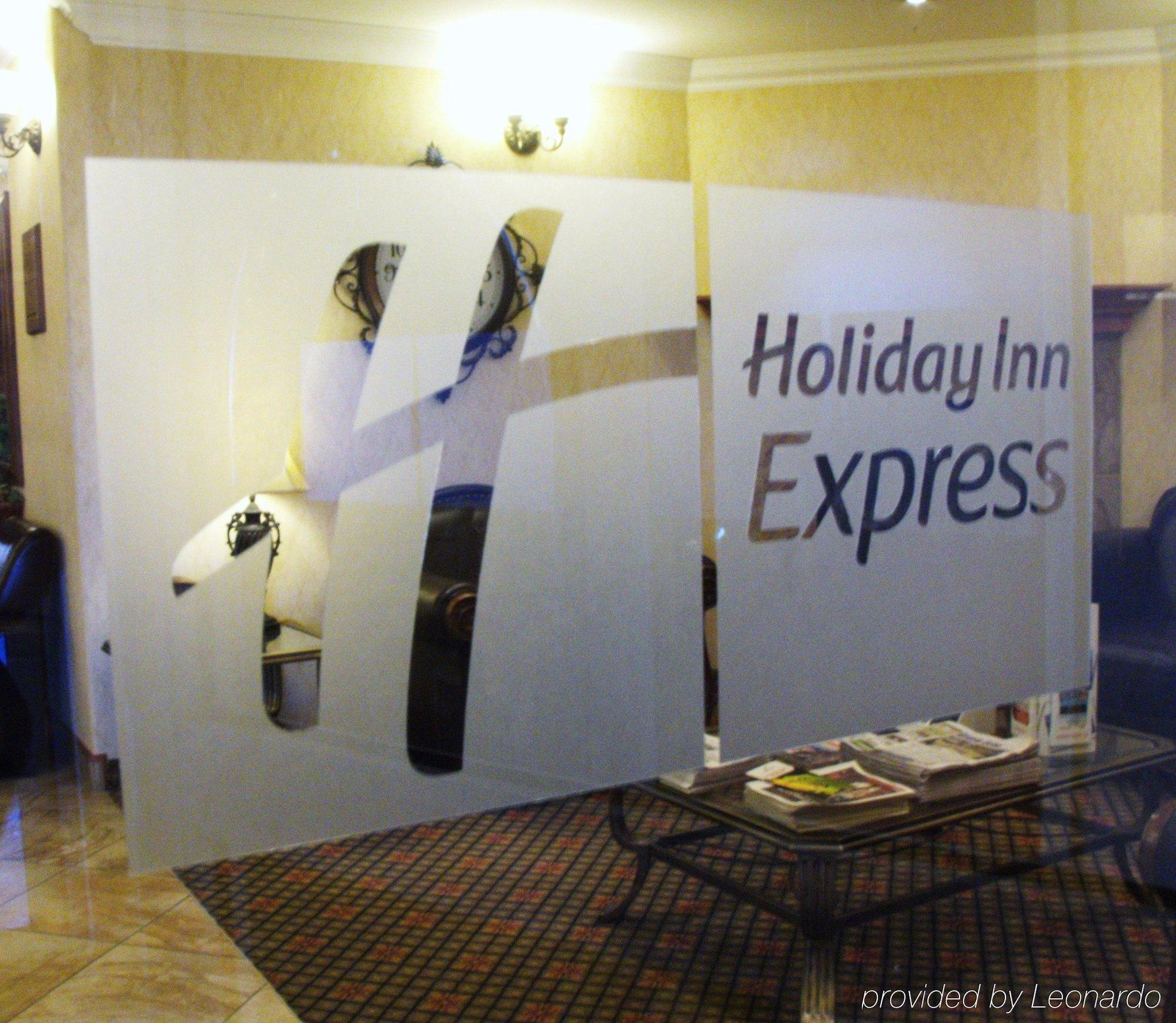 Holiday Inn Express Airdrie, An Ihg Hotel Interior photo