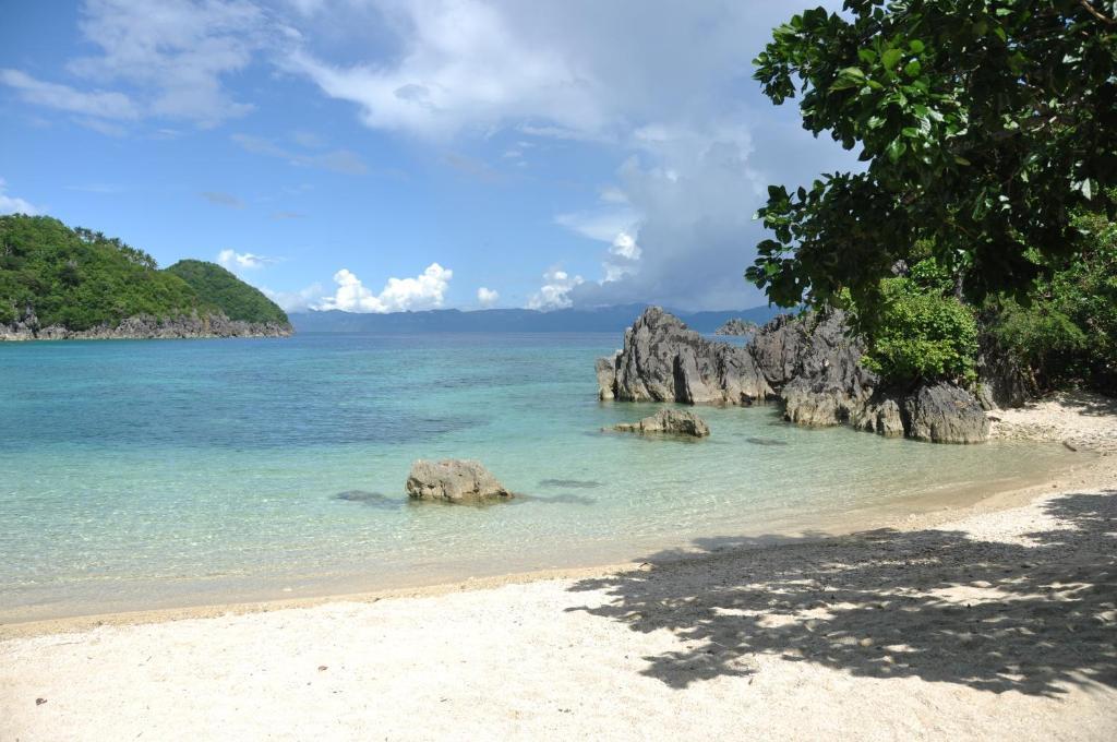 Tugawe Cove Resort Colongcocon Exterior photo