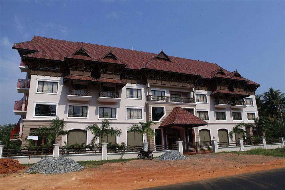 Oyo 1079 Ashirwad Heritage Resort Kumarakom Exterior photo