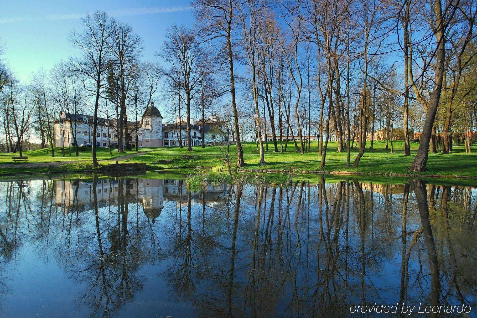 Dwor Kombornia Hotel&Spa Exterior photo