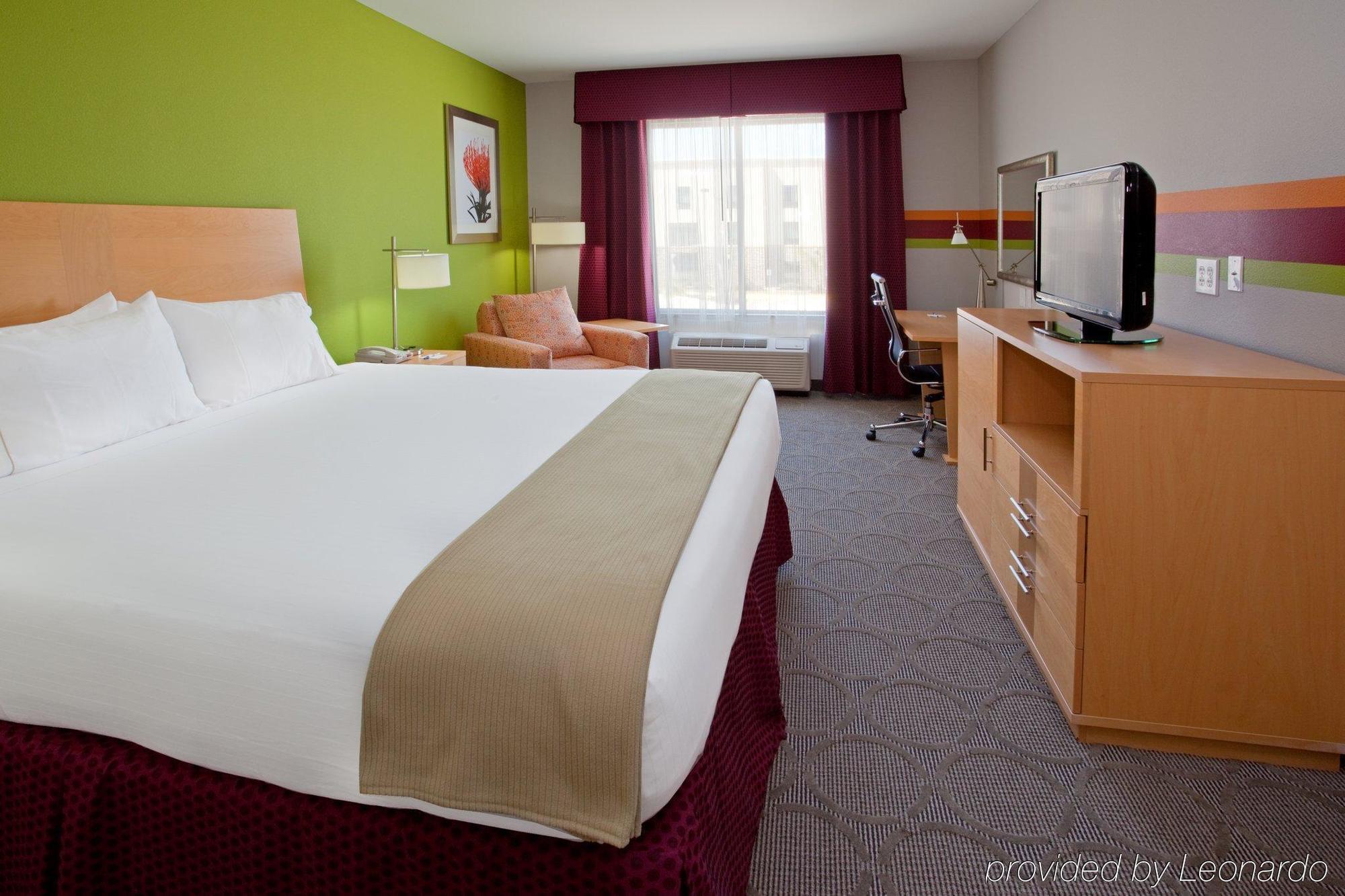 Holiday Inn Express Hotel & Suites Clute-Lake Jackson, An Ihg Hotel Room photo