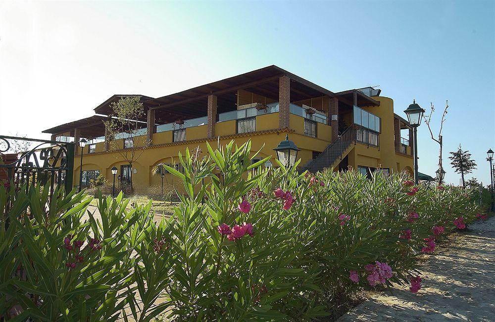 Marina Del Marchese Beach Resort Botricello Exterior photo