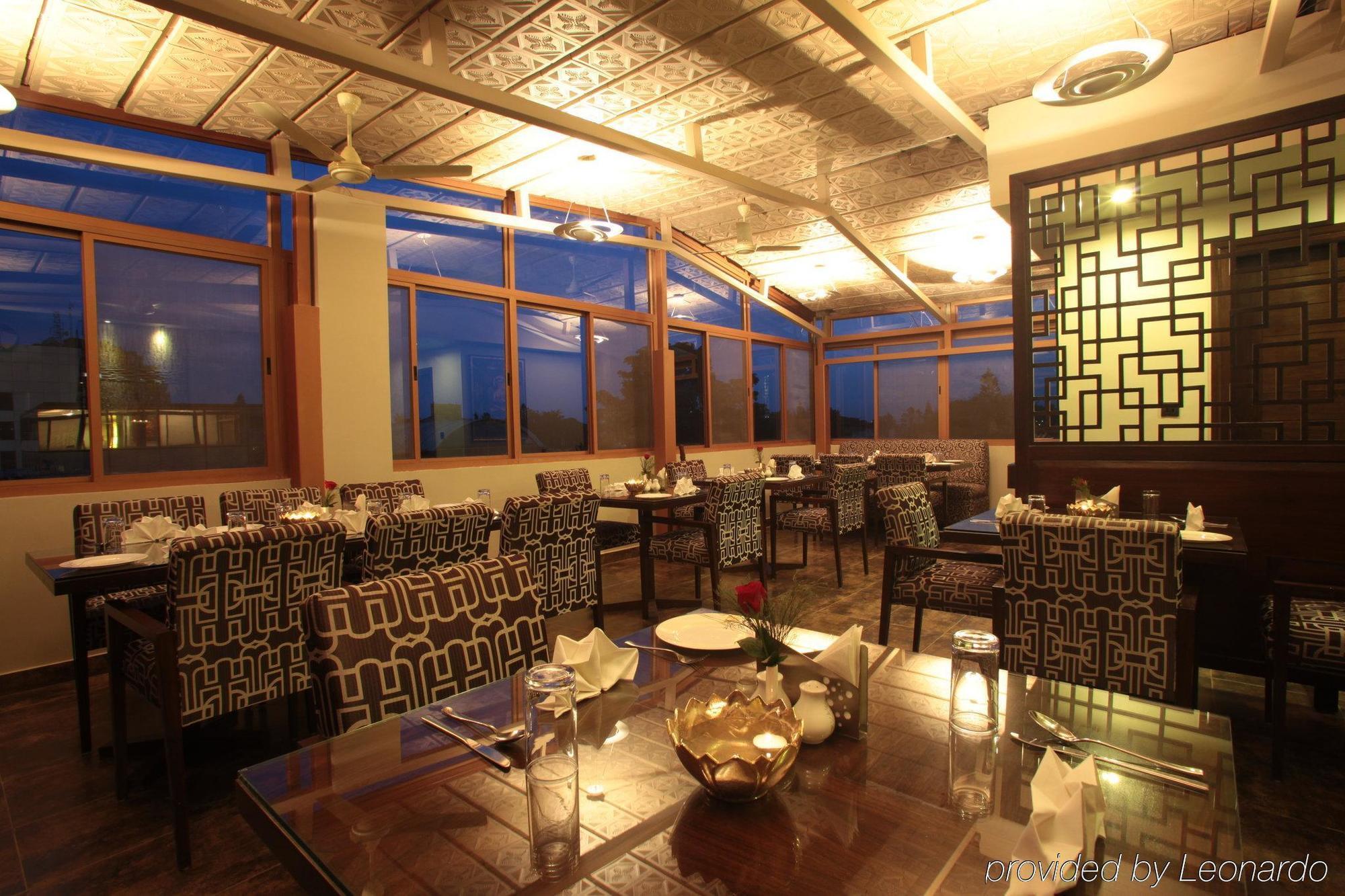 Justa Mg Road Hotel Bangalore Restaurant photo
