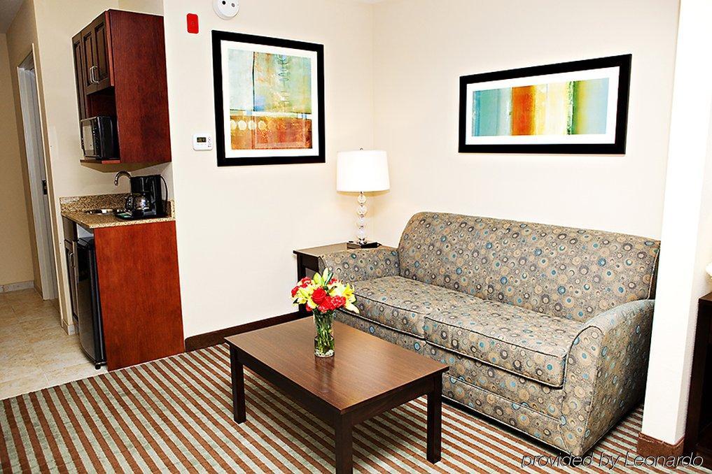 Holiday Inn Express & Suites Youngstown West I 80, An Ihg Hotel Austintown Room photo