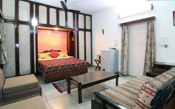 1 Bedroom Bed & Breakfast In Jangpura Extention, New Delhi Room photo