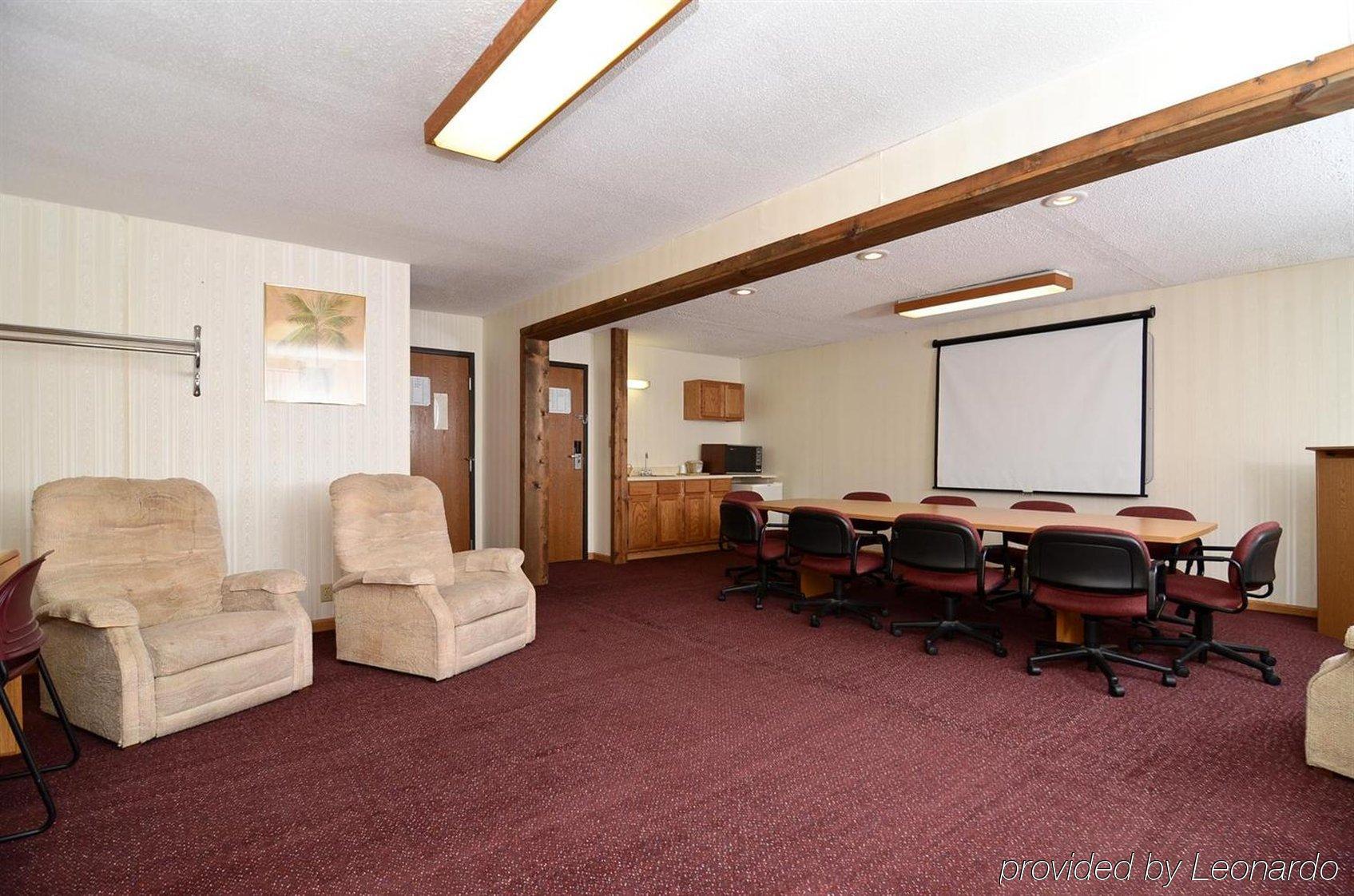 Ramada By Wyndham Effingham Hotel Business photo