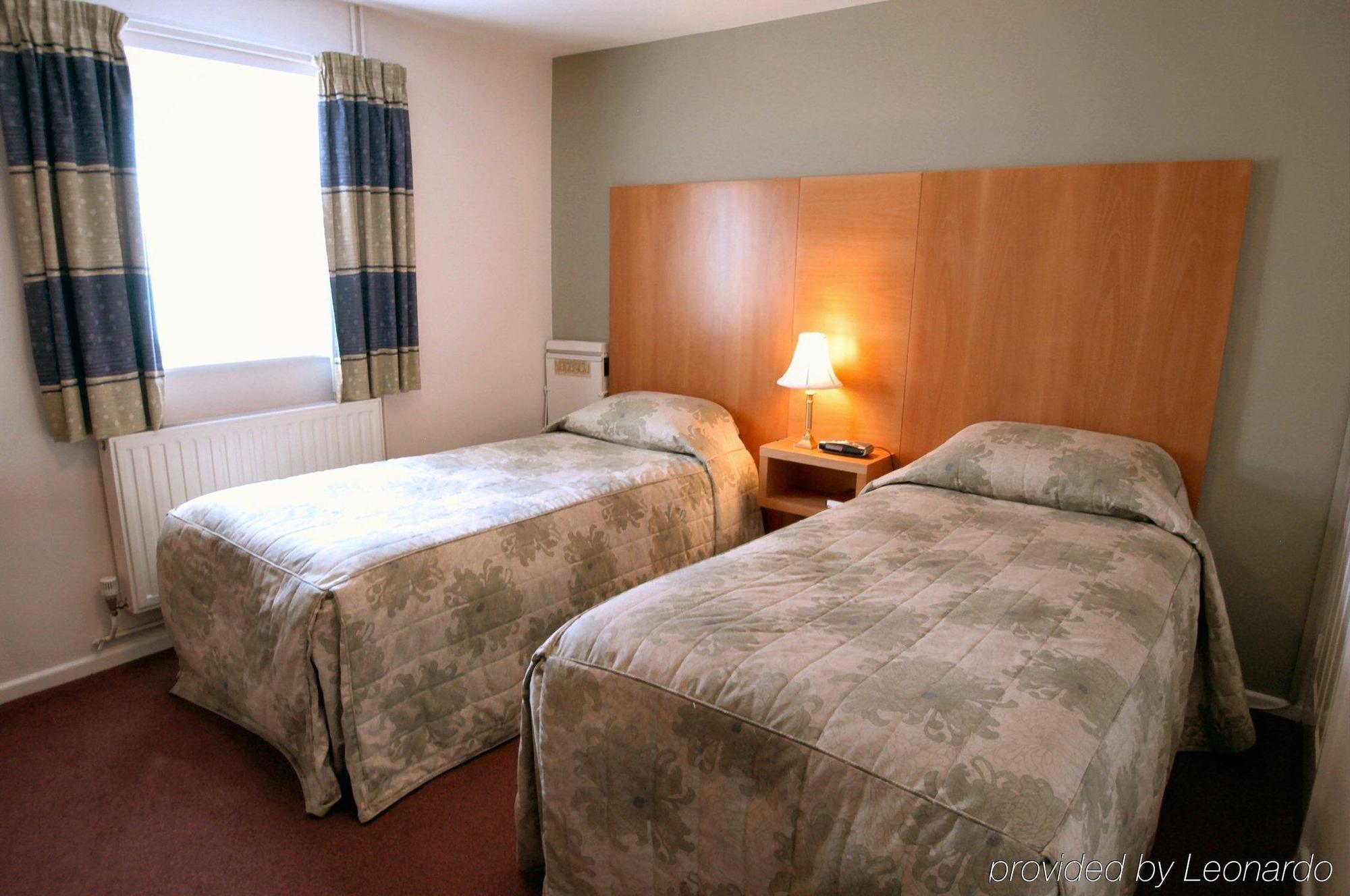Coach House Hotel Melbourn Room photo