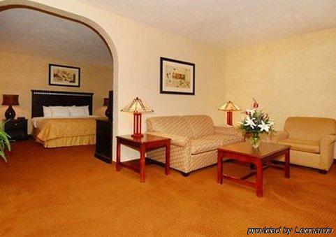 Clarion Hotel & Conference Center Springfield Room photo