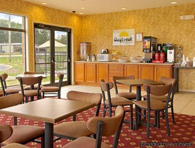 Days Inn & Suites By Wyndham Wynne Restaurant photo
