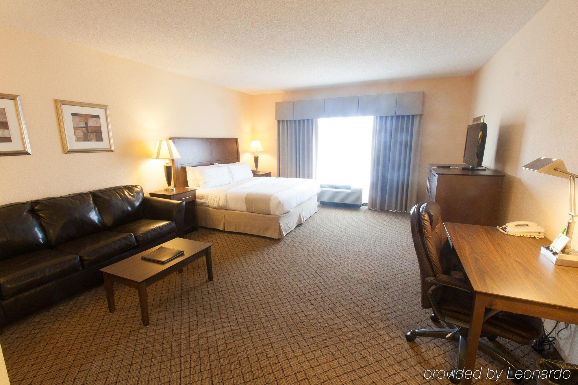 Delta Hotels By Marriott Huntington Mall Barboursville Room photo
