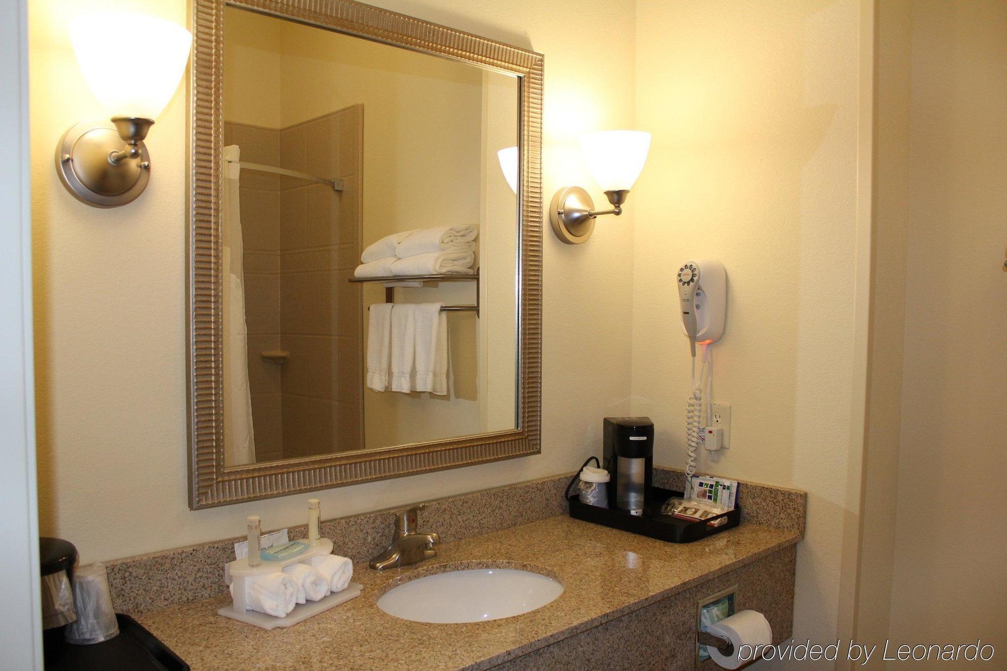 Holiday Inn Express Niles, An Ihg Hotel Room photo