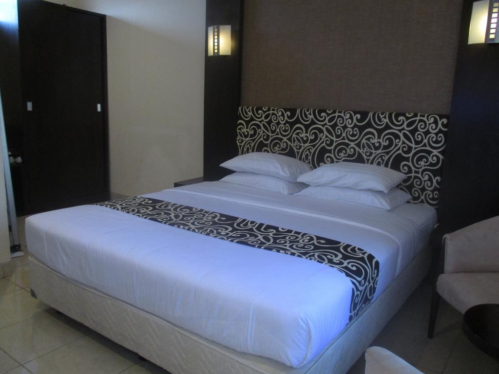 Graha Ayu Hotel Mataram Room photo