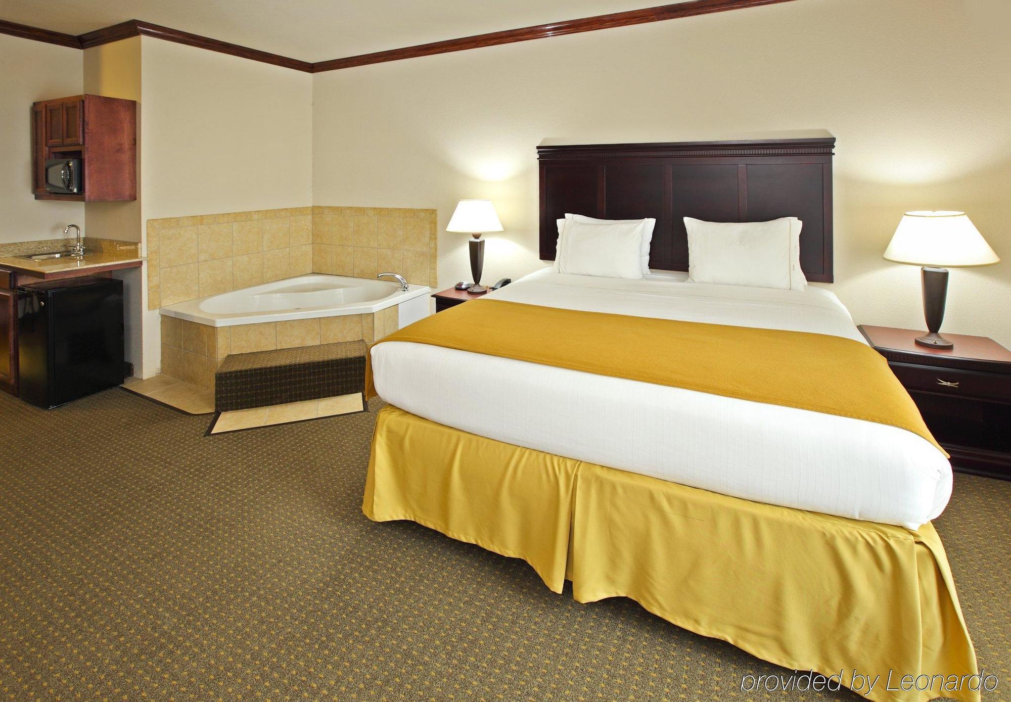 Holiday Inn Express Hotel & Suites Sherman Highway 75, An Ihg Hotel Room photo