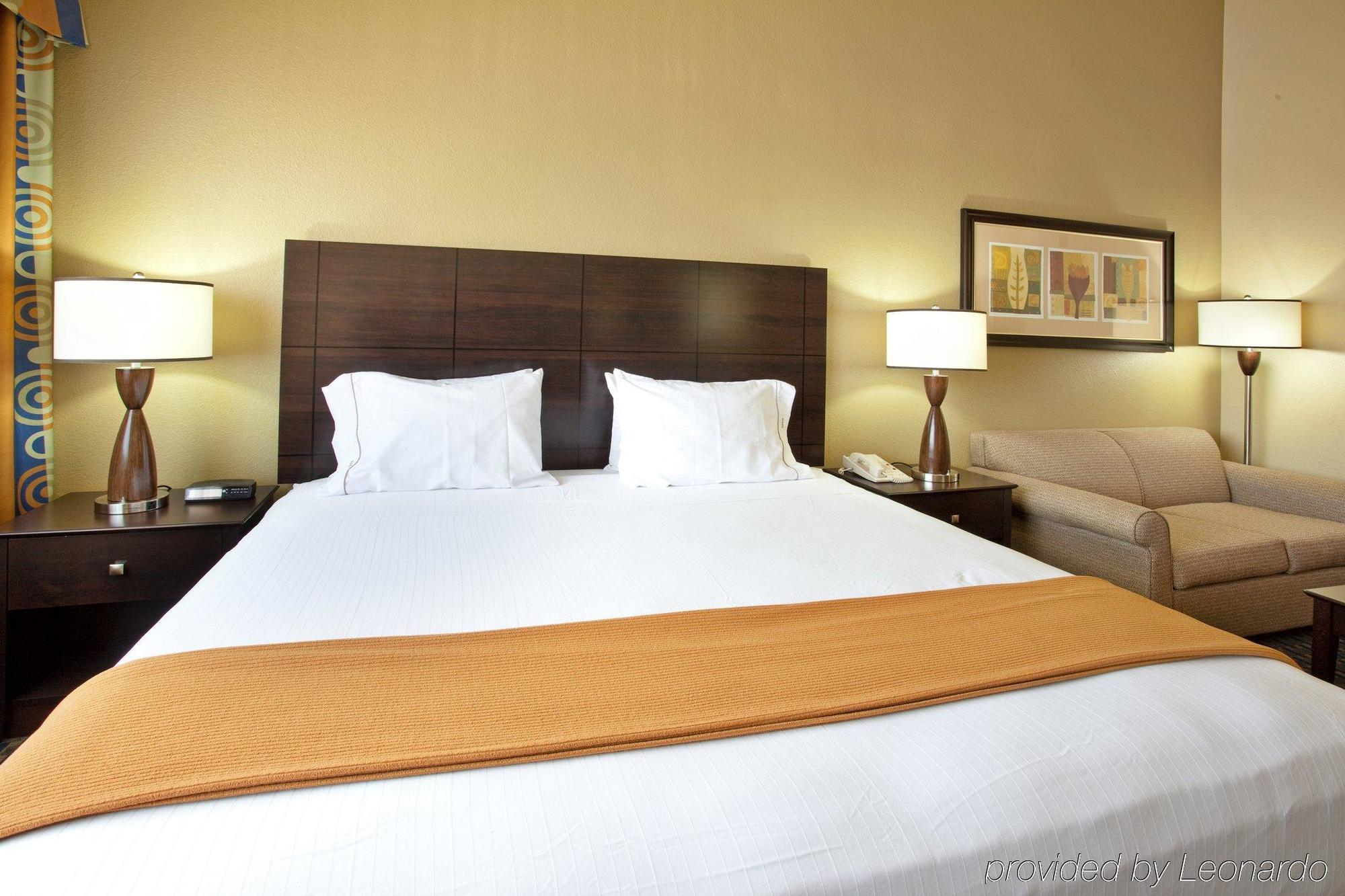 Holiday Inn Express & Suites Phoenix/Chandler Room photo