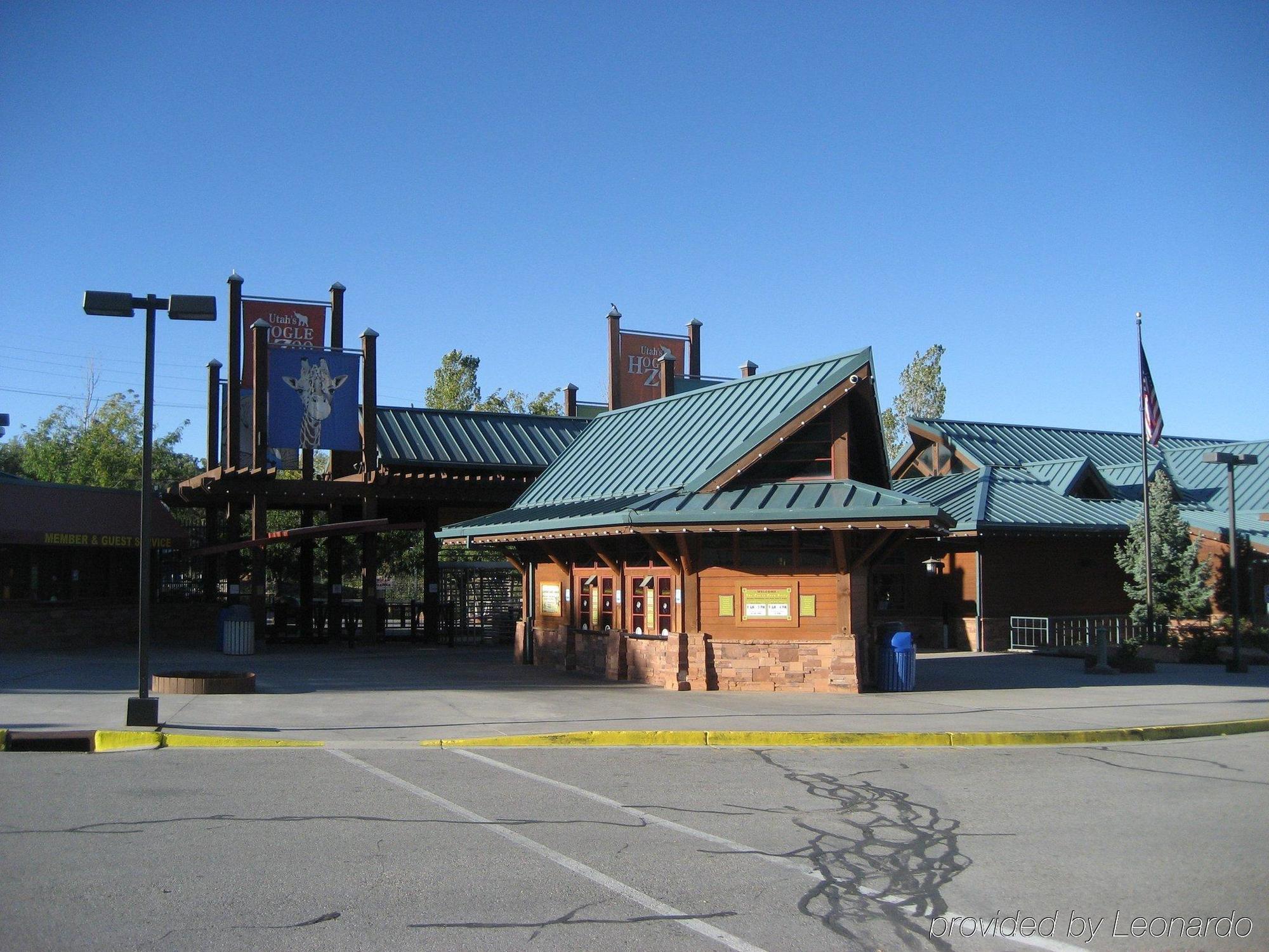 Holiday Inn Express Airport East, An Ihg Hotel Salt Lake City Exterior photo