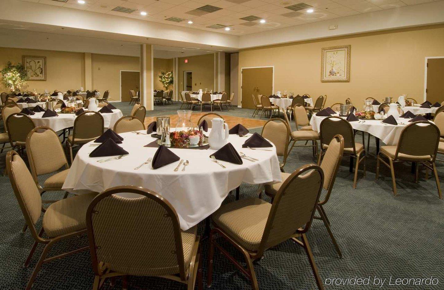 Embassy Suites Brunswick Restaurant photo