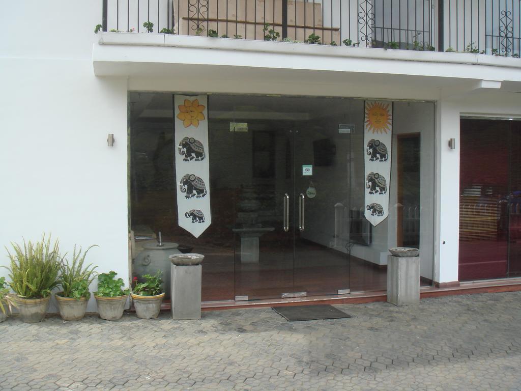 Midky Hotel Nuwara Eliya Exterior photo