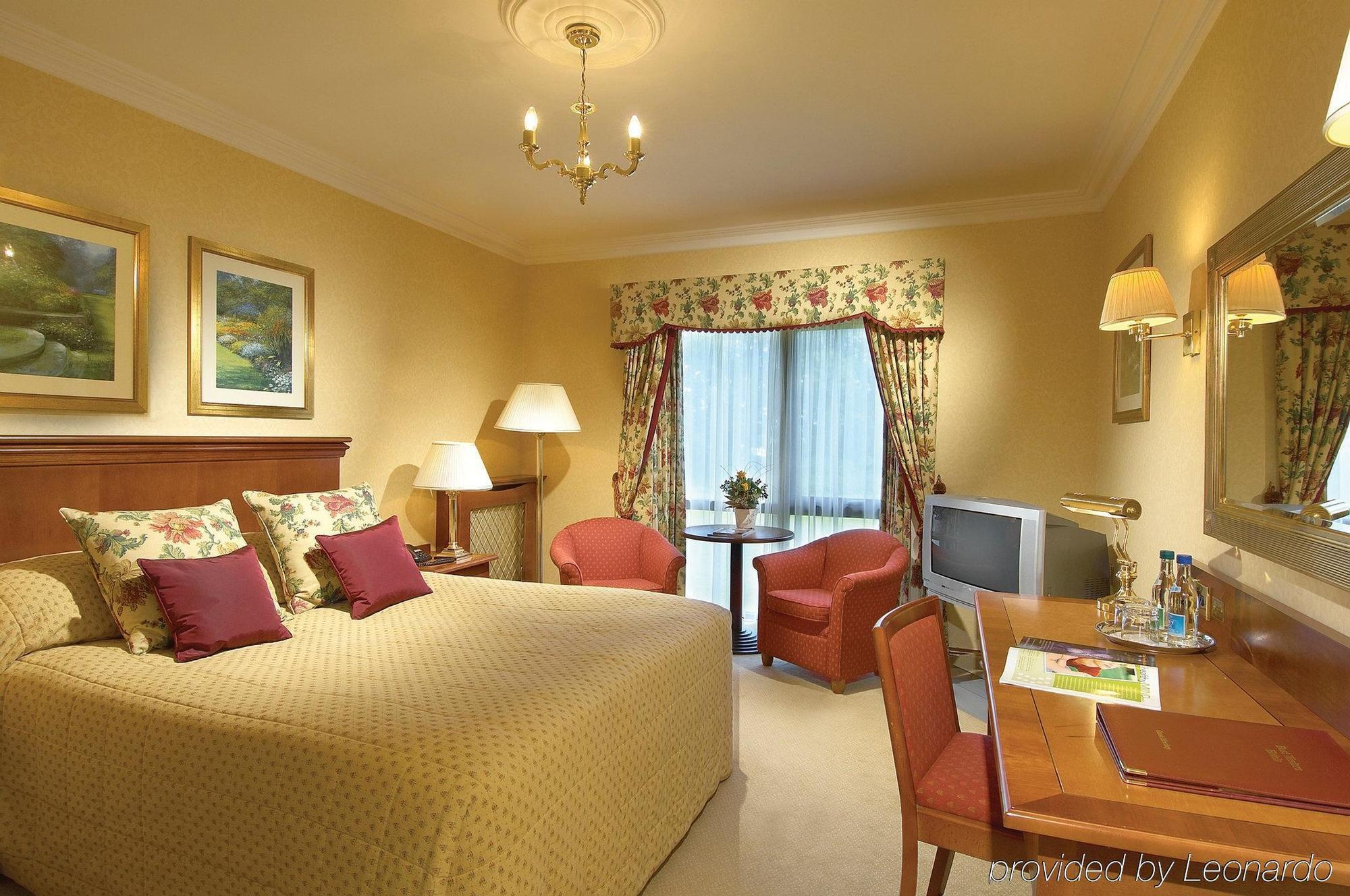 Parkway Hotel & Spa Newport  Room photo