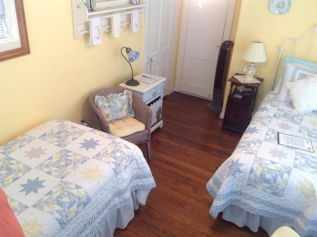 Manor Of Time Bed And Breakfast Granbury Room photo