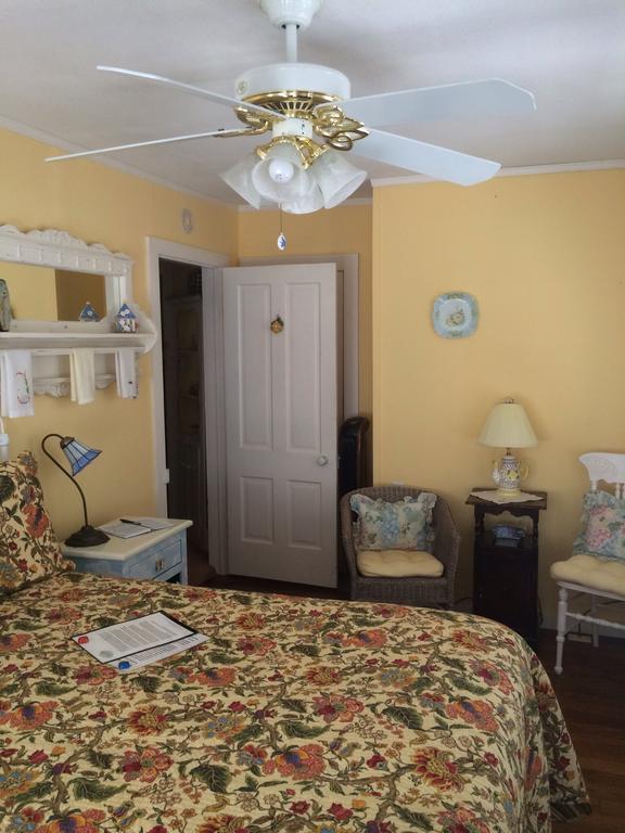 Manor Of Time Bed And Breakfast Granbury Room photo