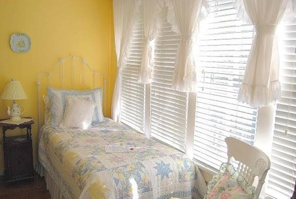 Manor Of Time Bed And Breakfast Granbury Room photo