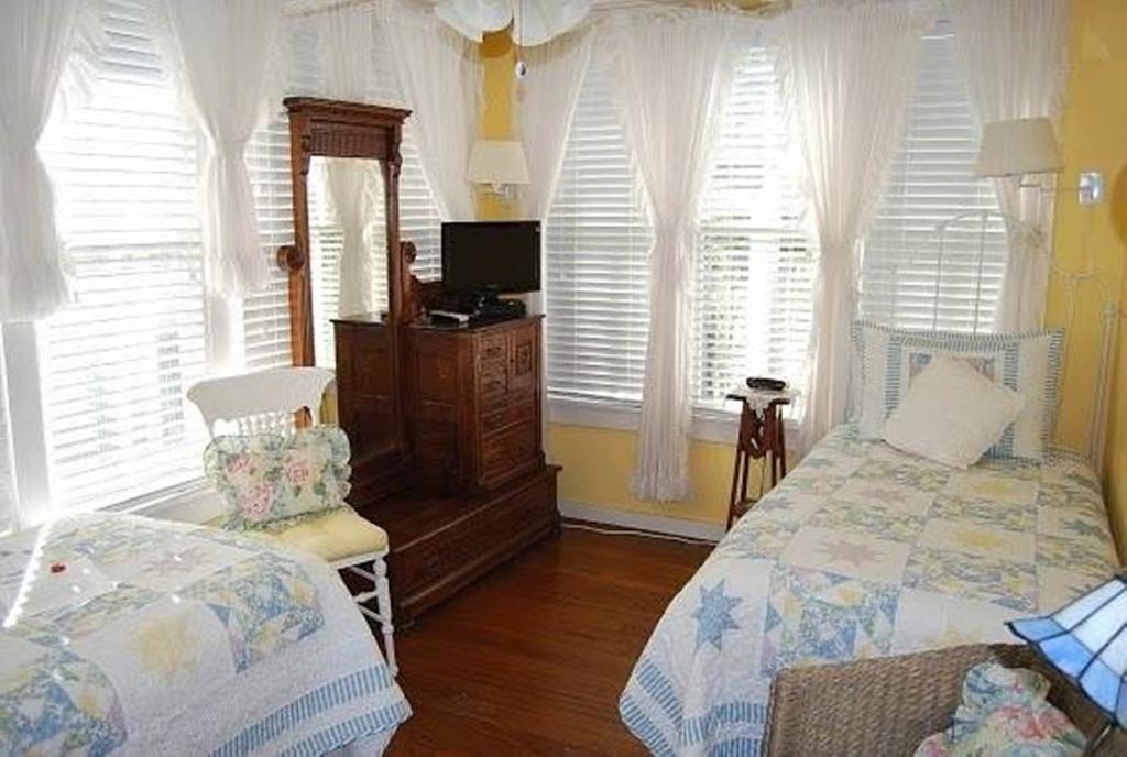 Manor Of Time Bed And Breakfast Granbury Room photo