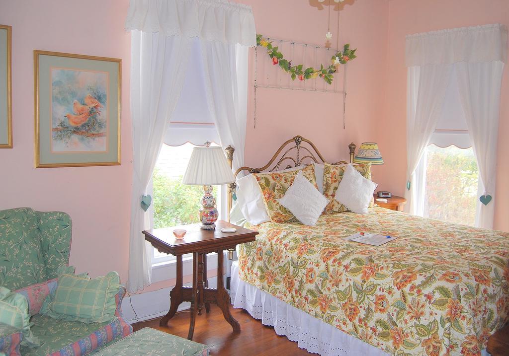 Manor Of Time Bed And Breakfast Granbury Room photo