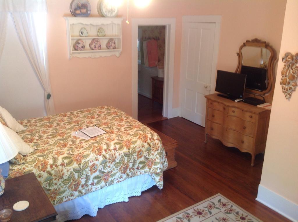 Manor Of Time Bed And Breakfast Granbury Room photo