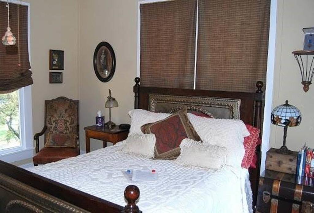 Manor Of Time Bed And Breakfast Granbury Room photo