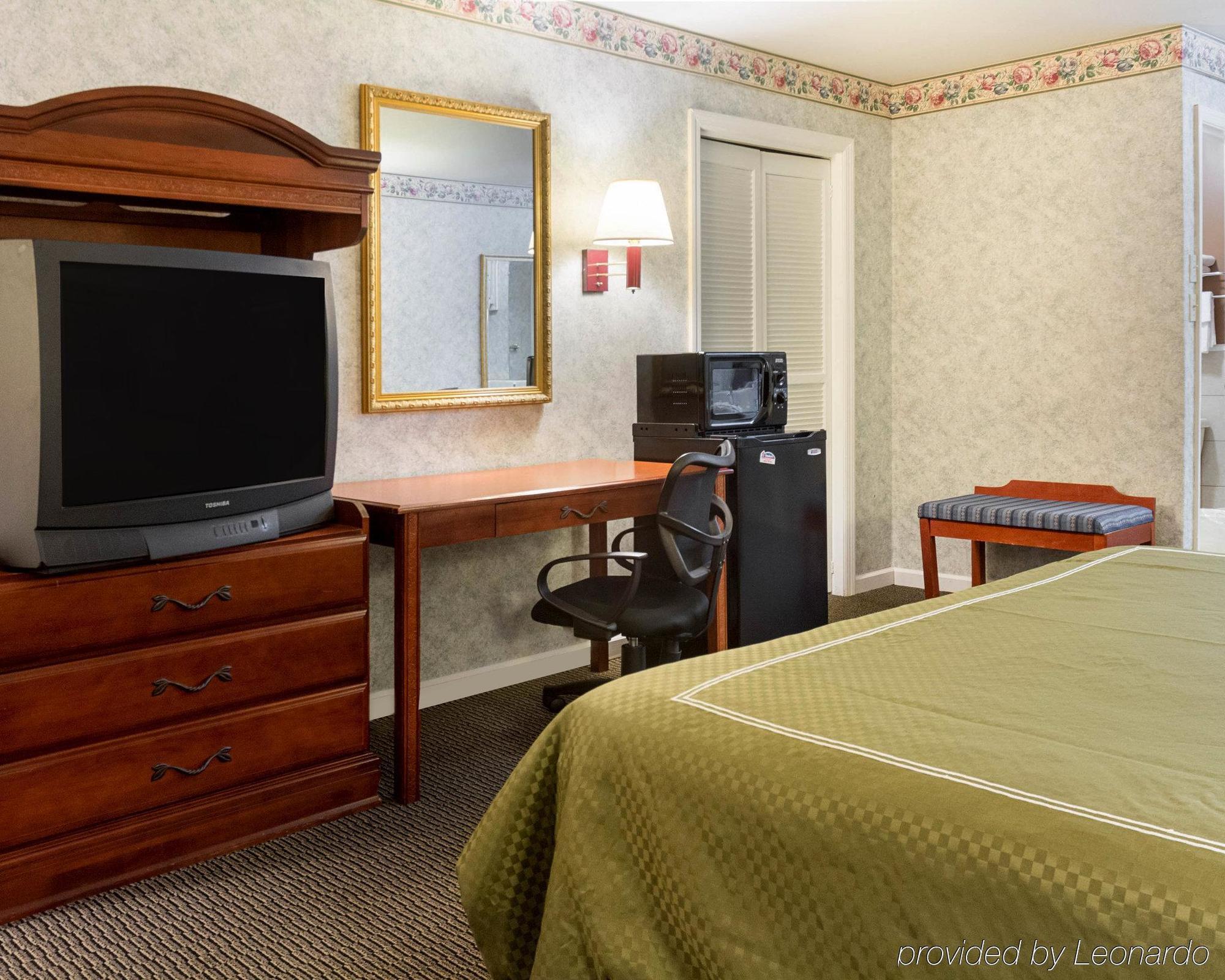 Rodeway Inn & Suites Williamsburg Exterior photo