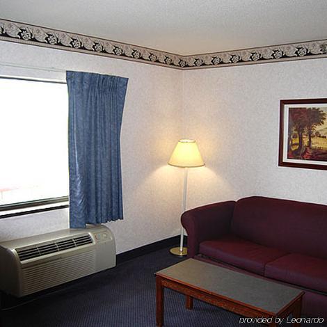 Comfort Suites Columbus East Room photo