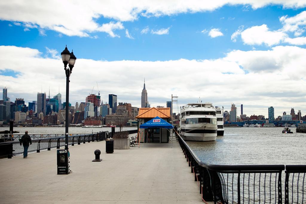 Sky City Apartments At Hoboken South Exterior photo