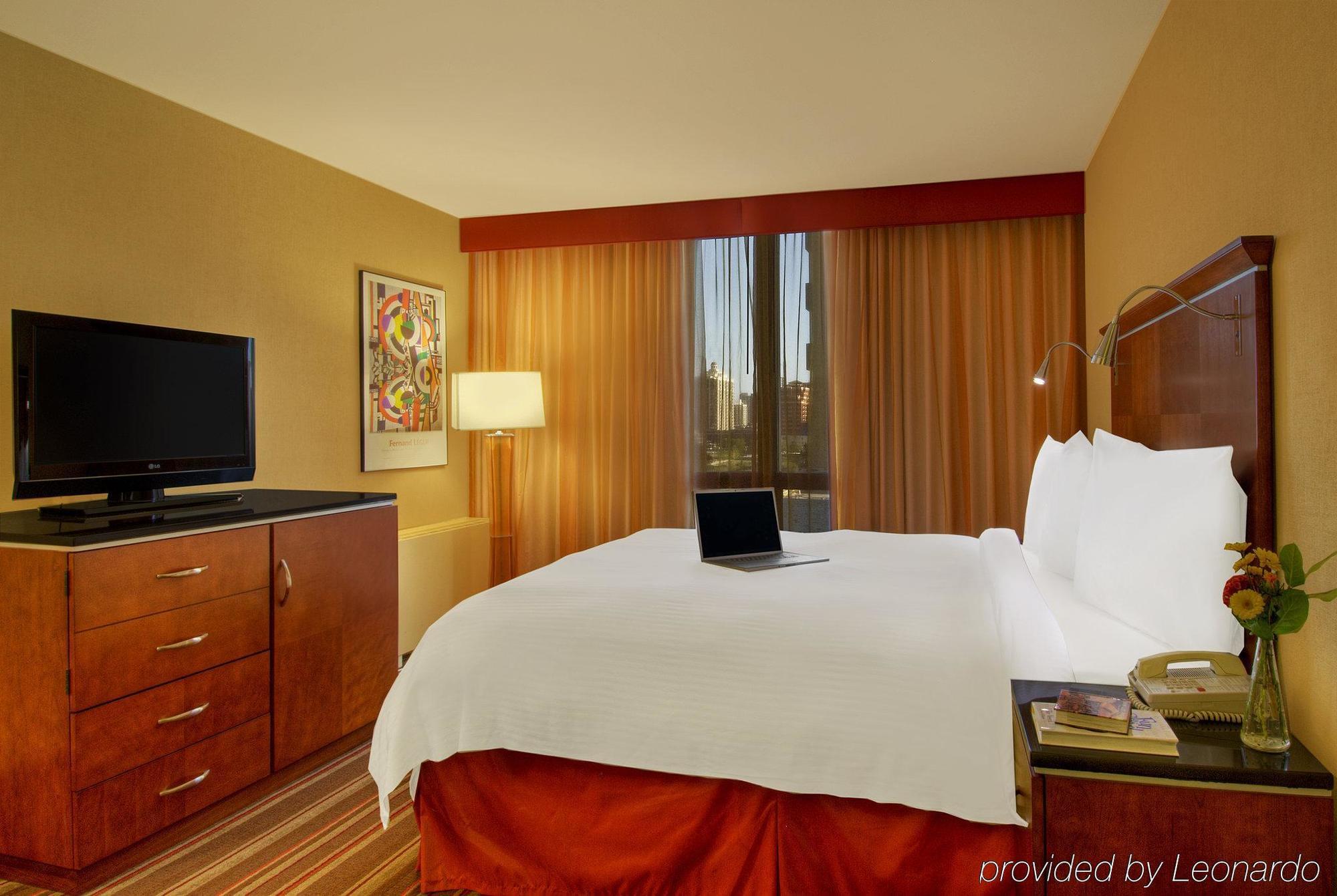 Le Meridien Essex Chicago Room photo