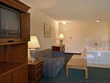 Interstate Inn Johnson City Room photo