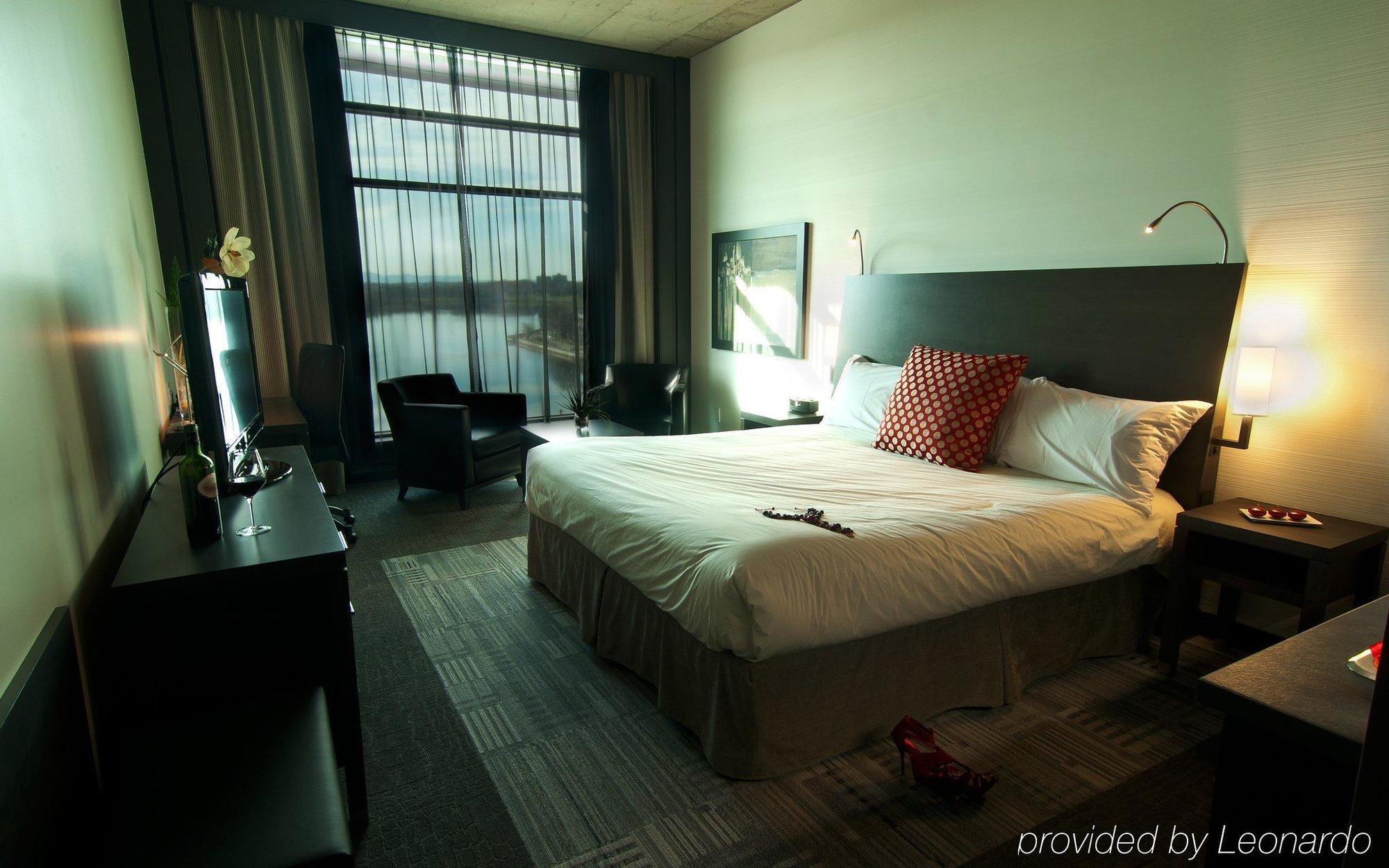 Grand Hotel Times Sherbrooke Room photo