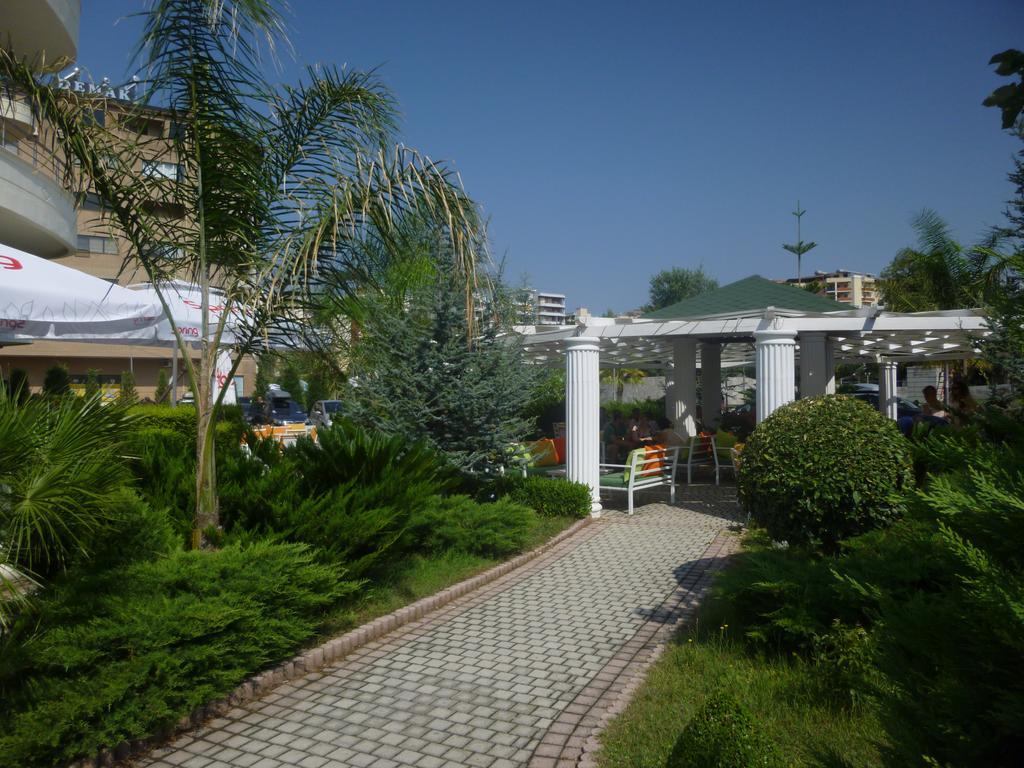 Hotel Pavaresia Vlore Exterior photo