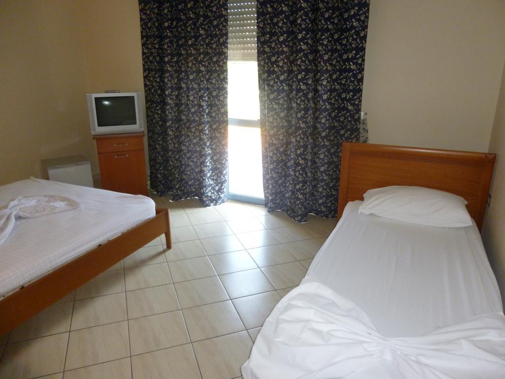 Hotel Pavaresia Vlore Room photo
