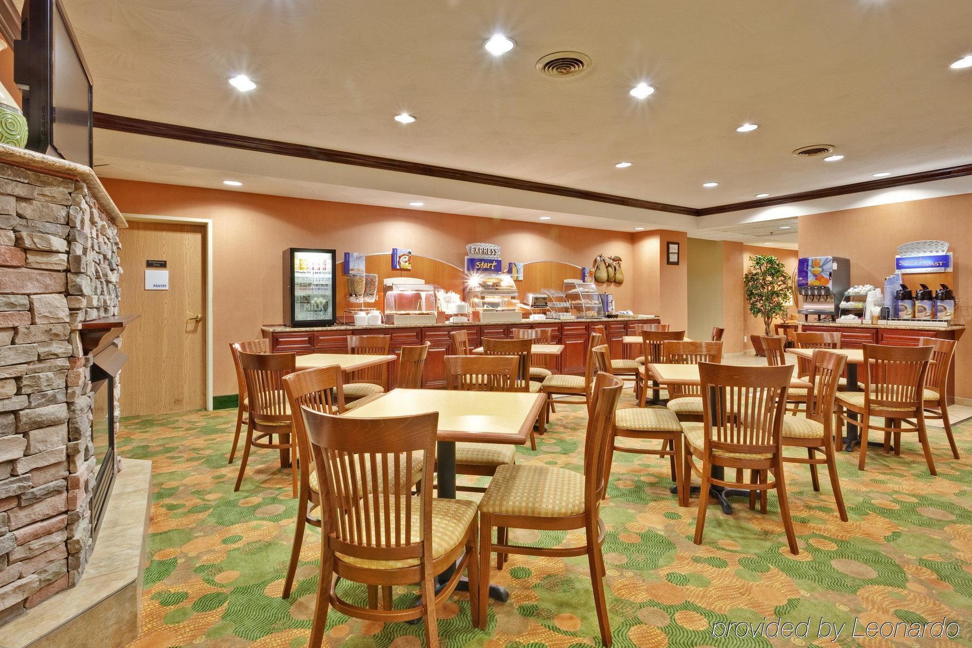 Holiday Inn Express Winfield Hurricane Restaurant photo