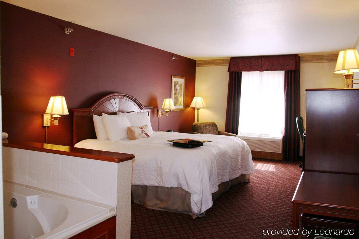 Wingate By Wyndham Steubenville Room photo