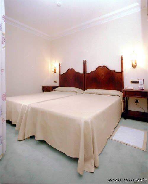 Hotel Campoamor Oviedo Room photo
