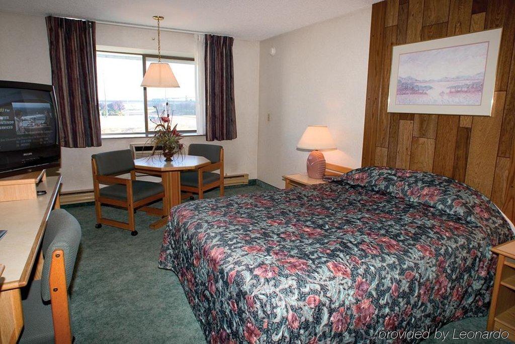 Nampa Inn & Suites Room photo