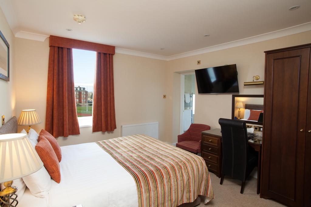 Imperial Hotel Great Yarmouth Room photo