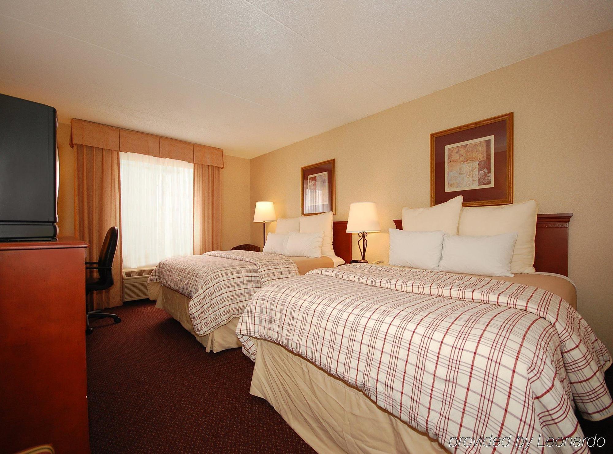 Ramada By Wyndham Des Moines Airport Hotel Room photo